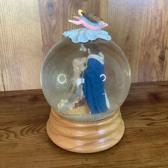 Vintage Nativity Musical Snow Globe, Lighted Musical Nativity Snow Globe - Picture 4 of 8